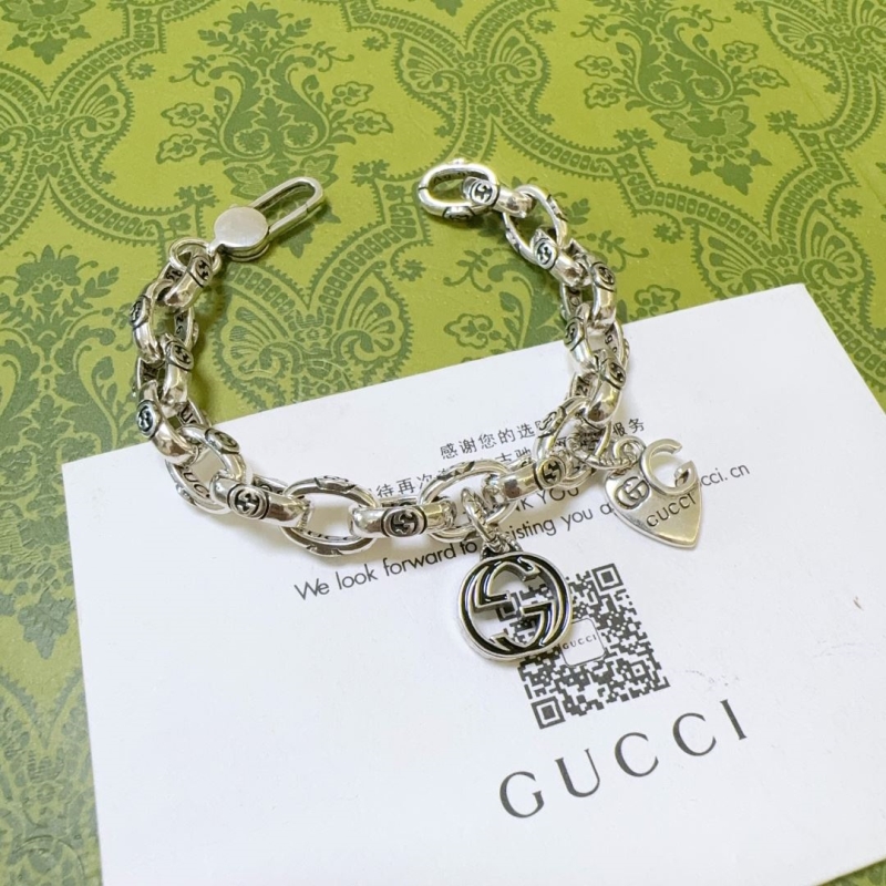 G*u*i bracelets
